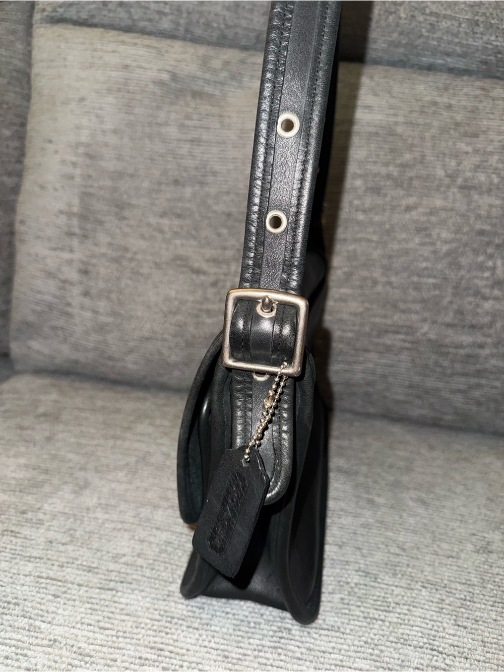 Vintage Coach Rambler Black Leather Messenger Bag with Turn-Lock Closure - Picture 15 of 16